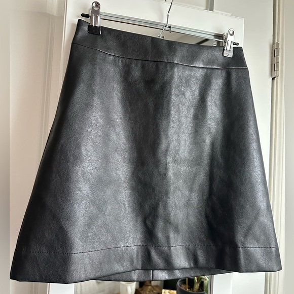 J Crew faux leather mini skirt - Picture 3 of 6